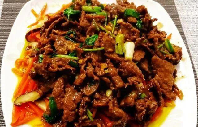 牛肉怎么炒好吃嫩滑，饭店大厨教你诀窍，再也不怕牛肉一炒就老