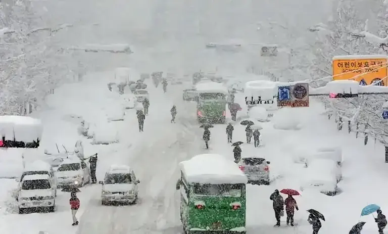 央视曝光，我国已进入拉尼娜状态，今年冬天2008年雪灾会重演吗？