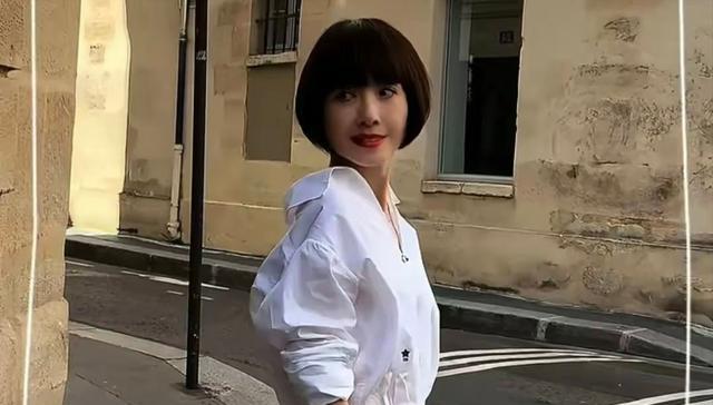 没想到，如今55岁胖出新宽度的鲁豫变养眼了，曾经的她真没法看