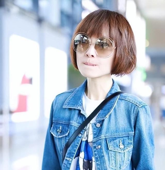 没想到，如今55岁胖出新宽度的鲁豫变养眼了，曾经的她真没法看