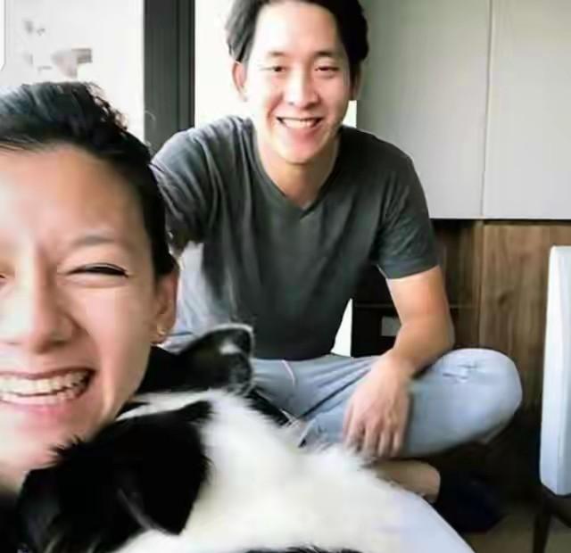 抛弃糟糠之妻的罗康瑞，被现实狠狠上了一课，儿女成为前妻的底气