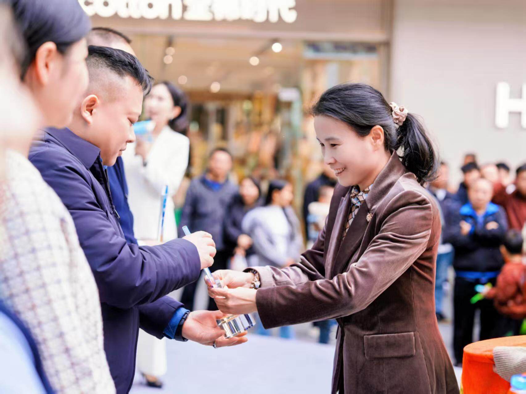 拉近幸福“邻”距离 小切口绘就“大幸福” 大浪街道“民微办实事，幸福‘邻’距离”活动
