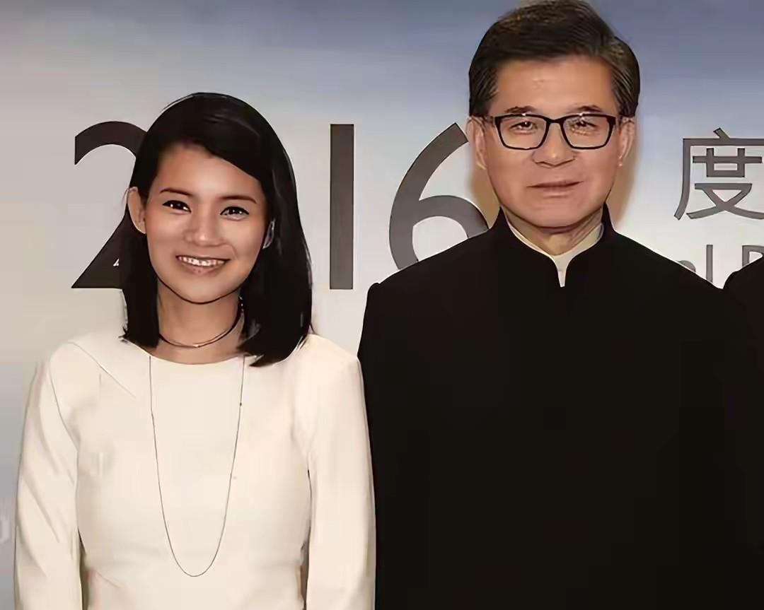 抛弃糟糠之妻的罗康瑞，被现实狠狠上了一课，儿女成为前妻的底气