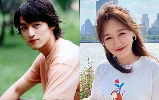 两人的成长轨迹大差不差,都是学生时代出类拔萃的优秀生。 一个是拿遍演讲、作文、歌咏等比赛的省“十大校园明星”之一。 一个是担任着校广播台、校戏剧社、校合唱团等负责人的三道杠大队委员。 1995年,薛佳凝考到了上戏。 但一开始,她 两人的成长轨迹大差不差,都是学生时代出类拔萃的优秀生。 一个是拿遍演讲、作文、歌咏等比赛的省“十大校园明星”之一。 一个是担任着校广播台、校戏剧社、校合唱团等负责人的三道杠大队委员。 1995年,薛佳凝考到了上戏。 但一开始,她