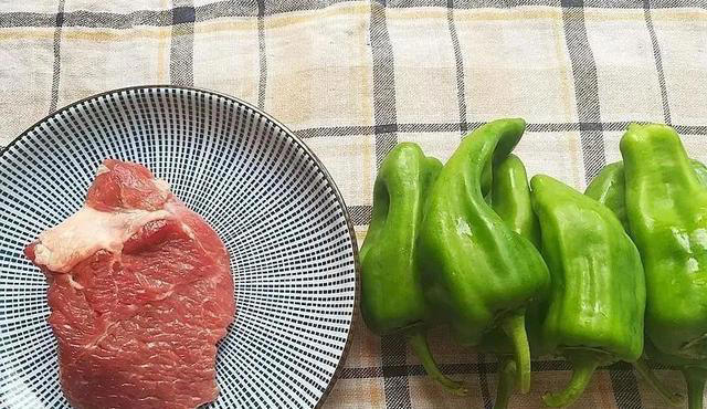 牛肉做对这一步，又鲜又嫩，不柴还不粘锅，可惜9成人不知道