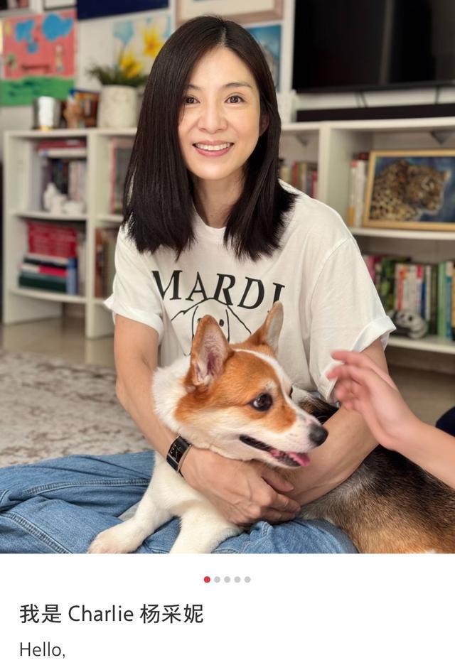 51岁杨采妮晒近照，女神气质依旧，很爱狗狗抱着拍照不离手