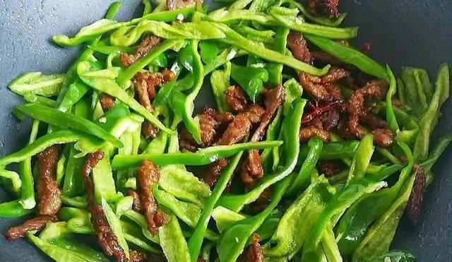 牛肉做对这一步，又鲜又嫩，不柴还不粘锅，可惜9成人不知道