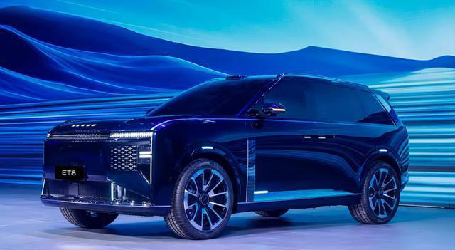 奇瑞星途ES8亮相！纯固态电池明年就上，续航突破1500km！