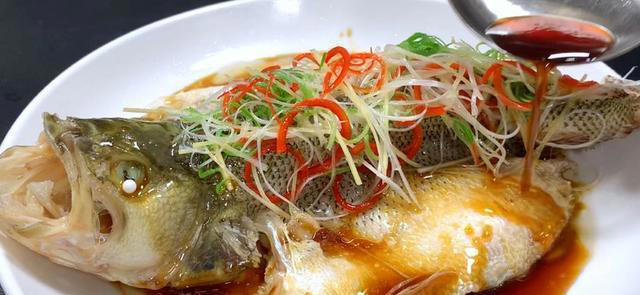 买鲈鱼时，挑“大肚子”还是“小肚子”的? 差别很大，搞懂了再买