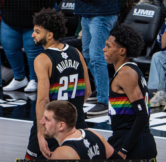 约基奇太狠! 圣诞大战创NBA历史第一神迹，哈登53+16+17甘拜下风
