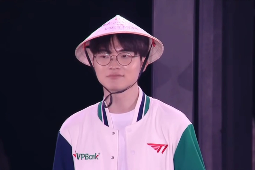 Faker手部细节曝光，是真不容易! Scout谈做梦思考：中韩文都会用