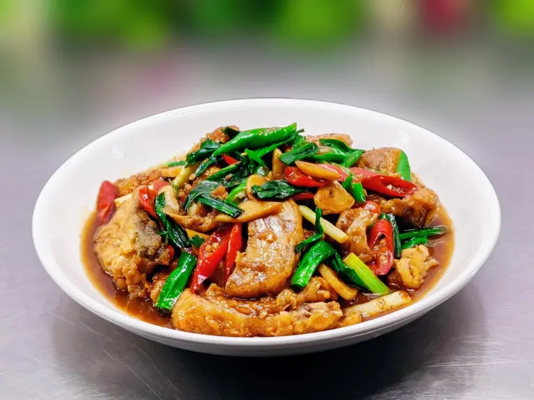 家常烧鱼这样做，鱼肉鲜嫩入味，一点不腥超下饭!