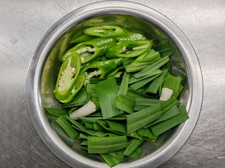 家常烧鱼这样做，鱼肉鲜嫩入味，一点不腥超下饭！