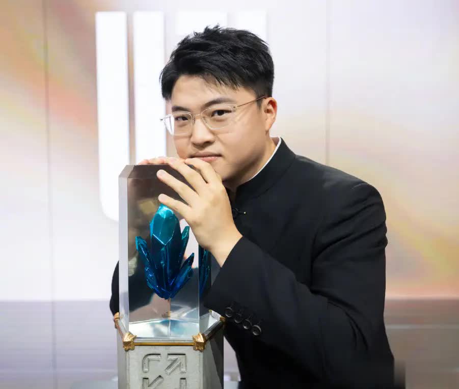 Doinb揭秘LPL无法夺冠原因：选手退役后路多，不怕失业