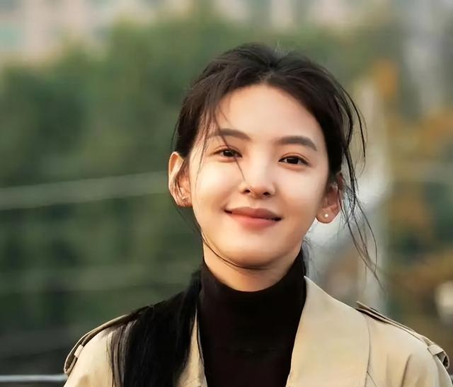 出道 9 年不敢休息，挣的钱全部用来填补家用，光鲜背后如此辛酸