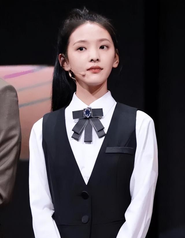 出道 9 年不敢休息，挣的钱全部用来填补家用，光鲜背后如此辛酸