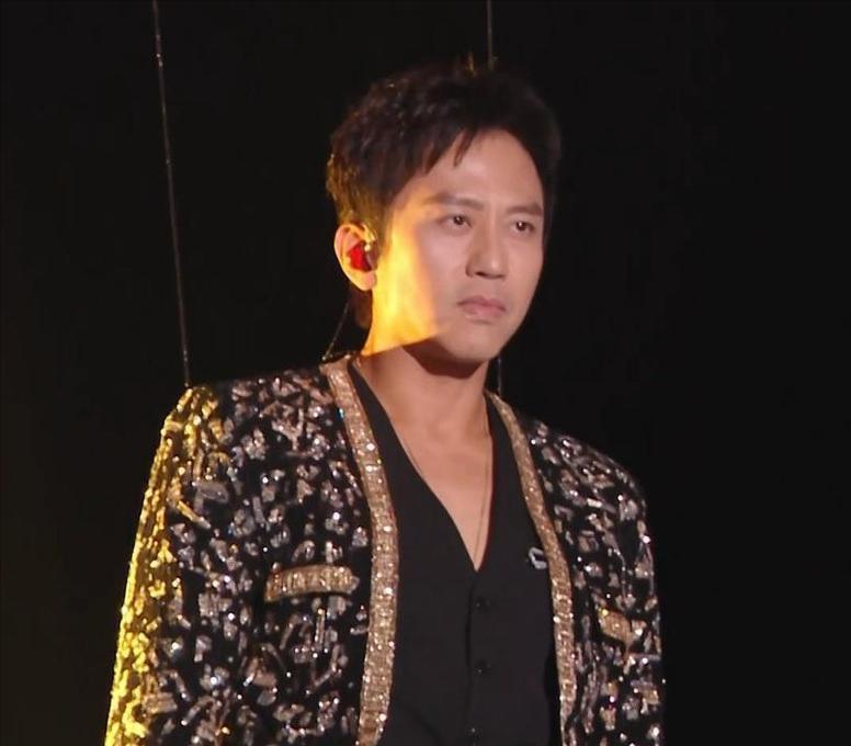 跨年晚会两天后，“集体”道歉的明星们，揭开了内娱的“遮羞布”