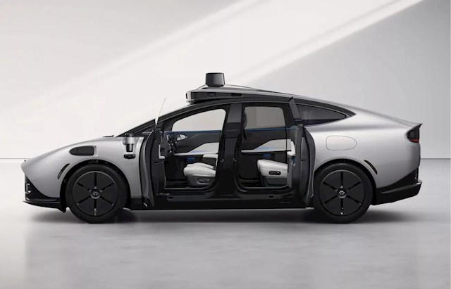 全球首款可折叠方向盘亮相：L4级自驾时自动 “隐身”