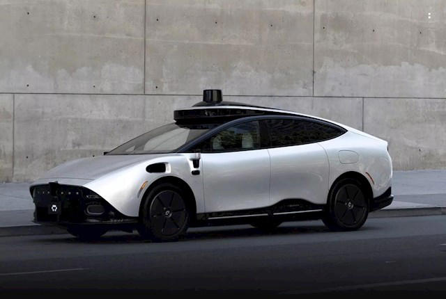 全球首款可折叠方向盘亮相：L4级自驾时自动 “隐身”