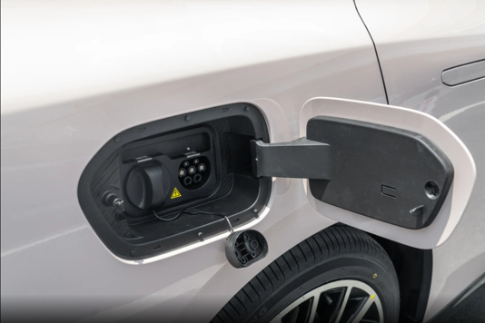 简评零跑B01：650km续航+宁德时代，标配8295芯片