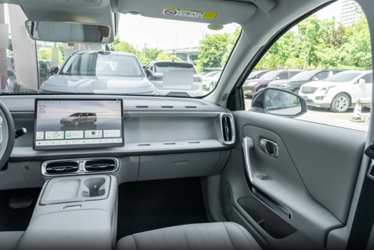 简评零跑B01：650km续航+宁德时代，标配8295芯片