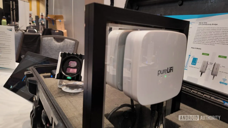 光信号传输 英国厂商pureLiFi在CES展示基于光的LI-FI技术