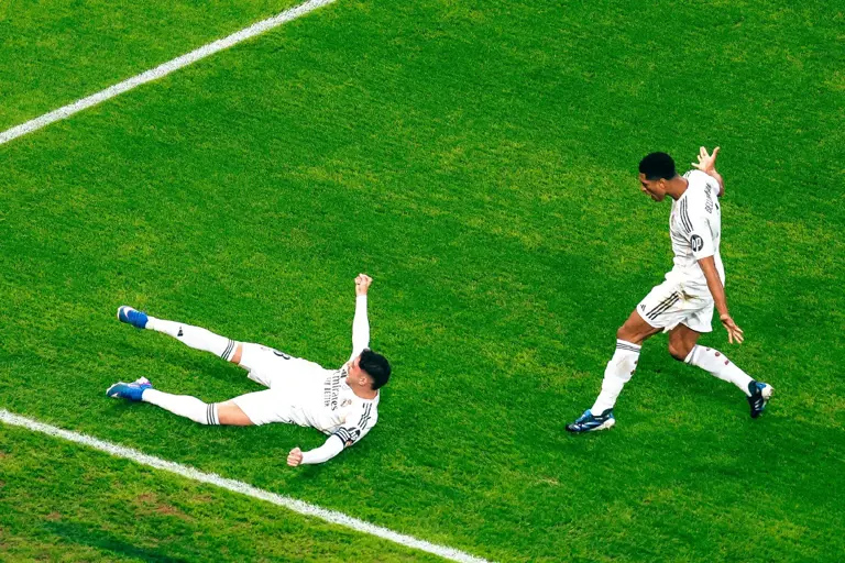 决赛出炉！一场2-1险胜，皇马顺利突围，会师巴萨，争西超杯冠军