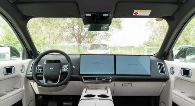 以家庭需求为锚点，家用不妨看看理想L9，空间够大还智能