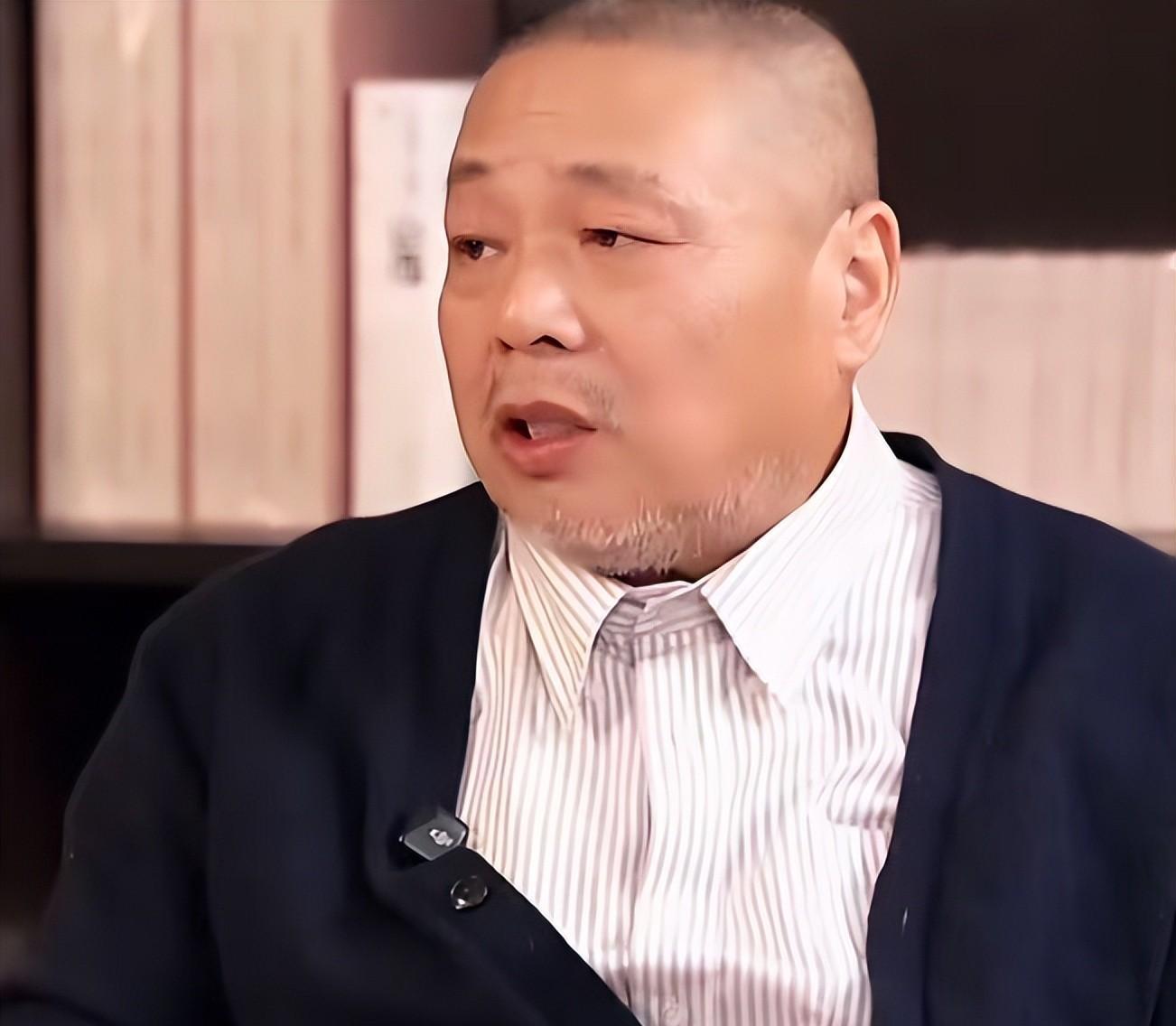 刘芳菲登门向庞叔令道歉! 眼里满是泪光，庞叔令拿出一柜子藏品来