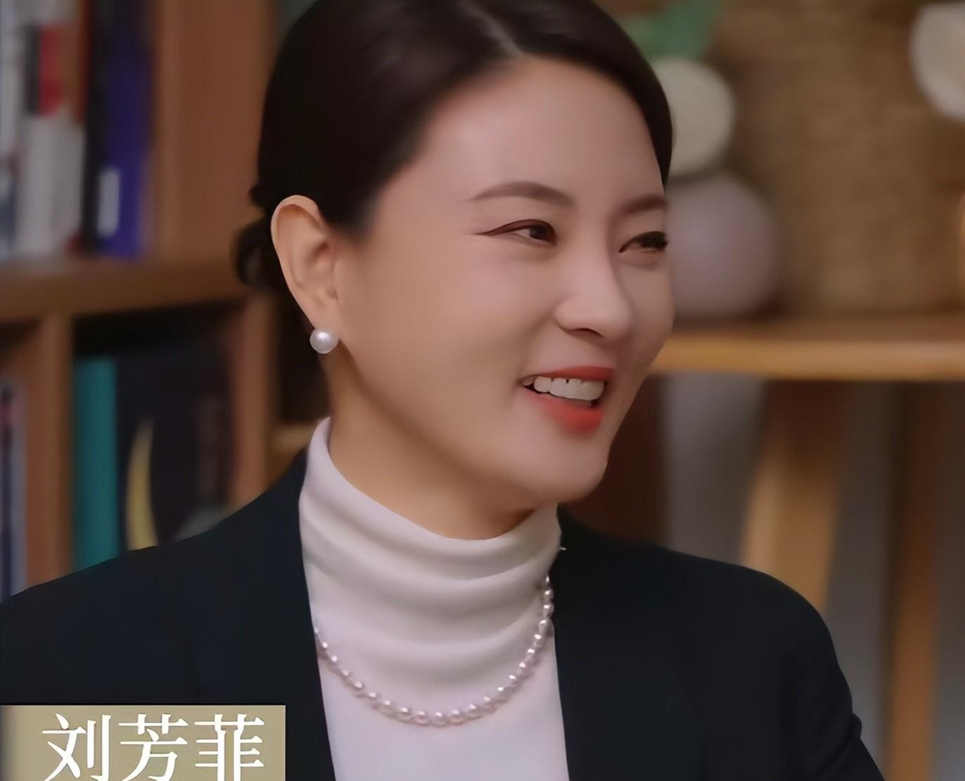 刘芳菲登门向庞叔令道歉! 眼里满是泪光，庞叔令拿出一柜子藏品来