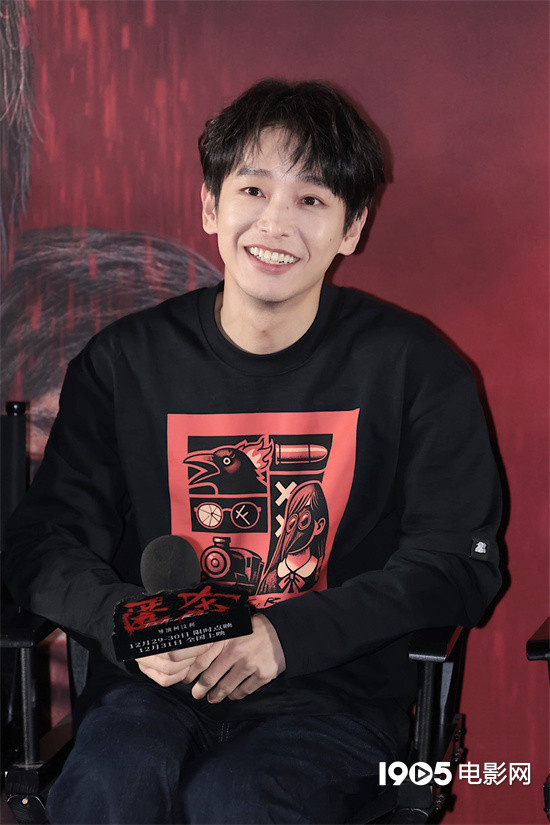 《匿杀》首映 彭昱畅张钧甯等以乌鸦面具人亮相