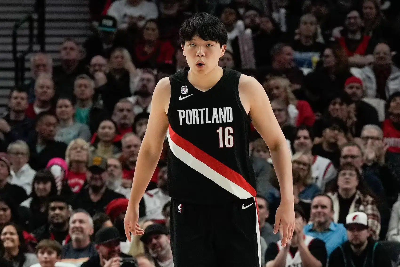 NBA排名乱了!火箭连胜冲前三，勇士原地踏步，快船双喜临门