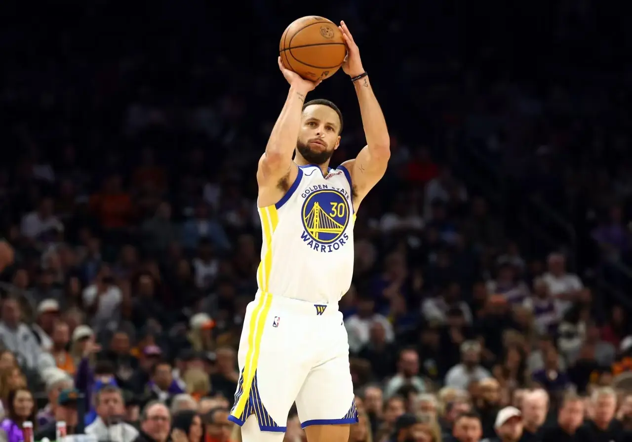 NBA排名乱了!火箭连胜冲前三，勇士原地踏步，快船双喜临门