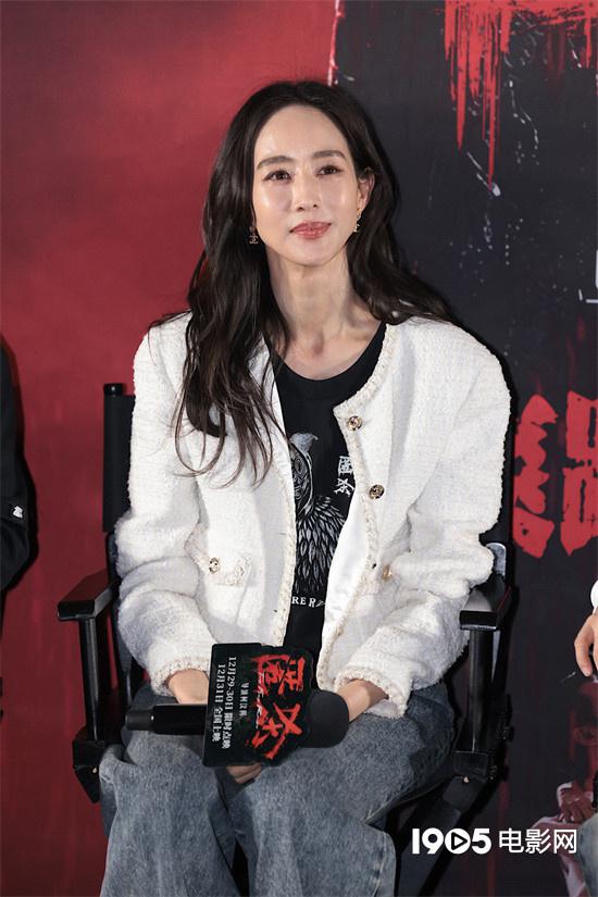 《匿杀》首映 彭昱畅张钧甯等以乌鸦面具人亮相