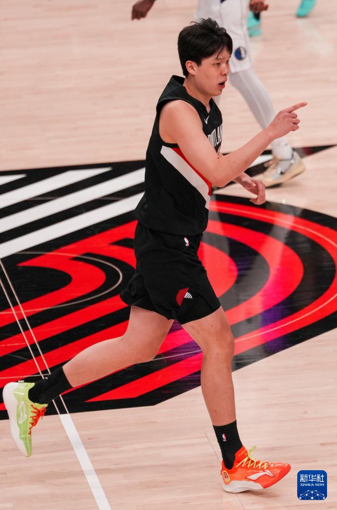 NBA常规赛：开拓者胜独行侠