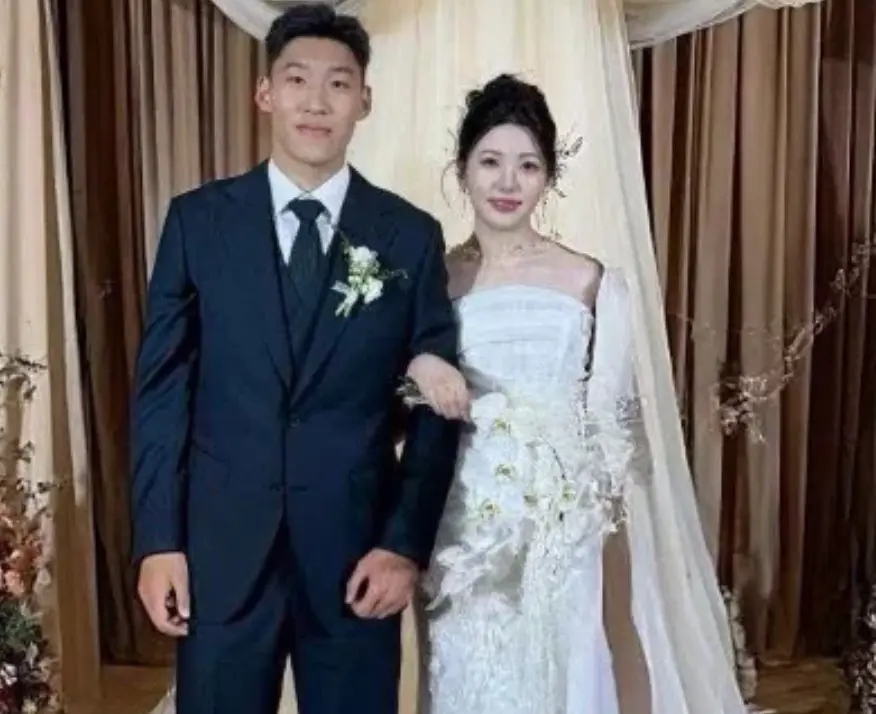 恭喜!他们结婚了!