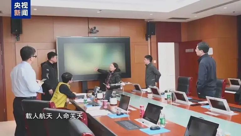 “玻璃确实是发生了撞击，已经裂透了”，央视披露：从发现裂纹到任务成功，我国首次应急发射都经历了什么