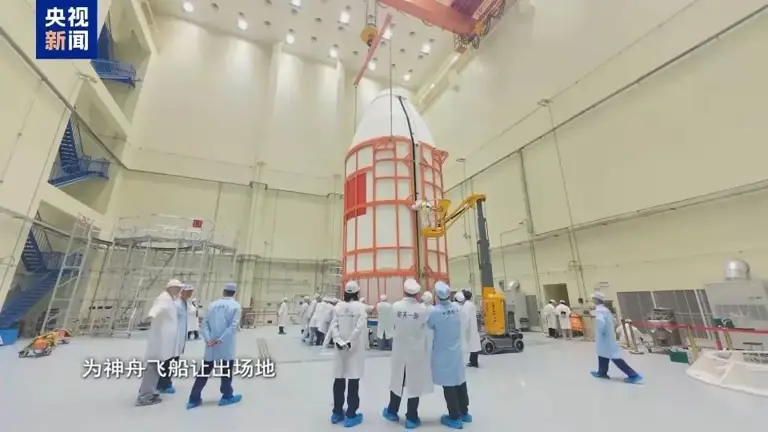 “玻璃确实是发生了撞击，已经裂透了”，央视披露：从发现裂纹到任务成功，我国首次应急发射都经历了什么