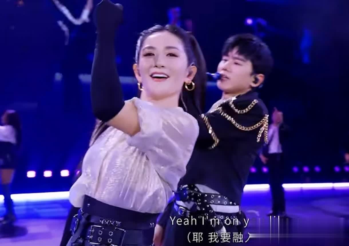 张杰谢娜同台跨年翻车，18年老粉脱粉，维嘉何炅为谢娜不值