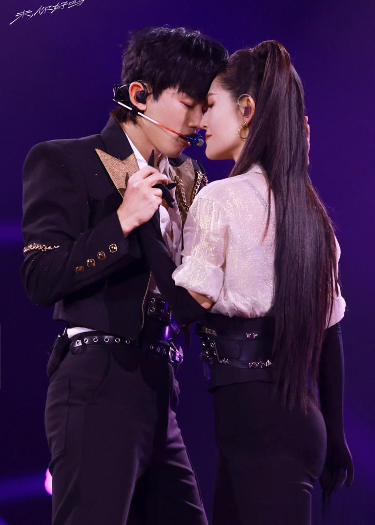 张杰谢娜同台跨年翻车，18年老粉脱粉，维嘉何炅为谢娜不值