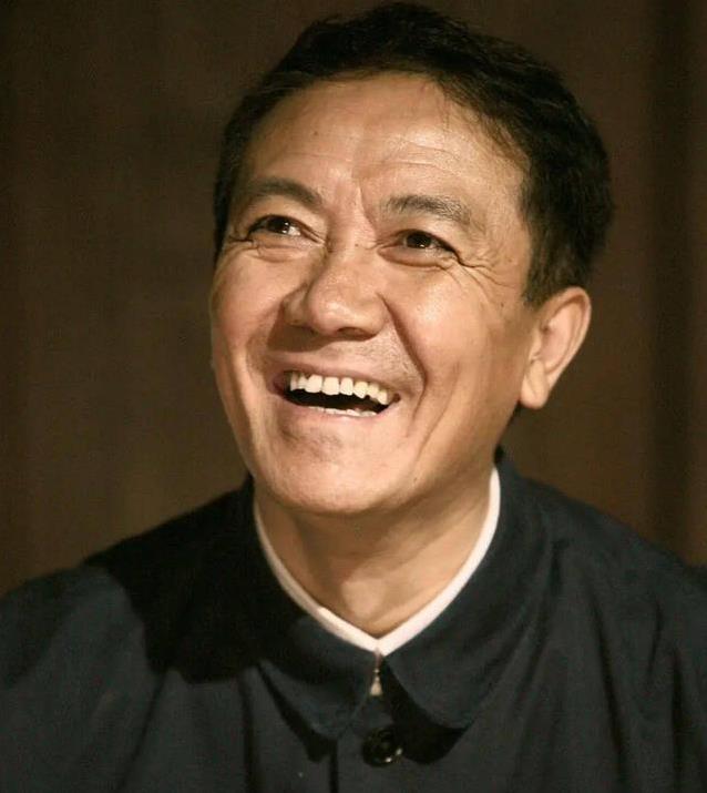 67岁李幼斌身家千万，却为何在父母面前痛到说不出话?