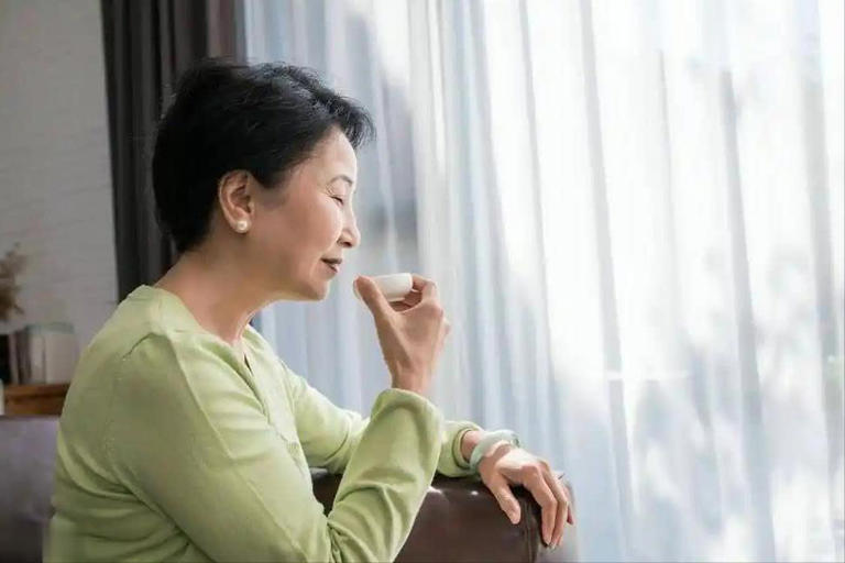 糖尿病与喝茶有关？医生苦劝血糖高的人谨慎喝这3种茶