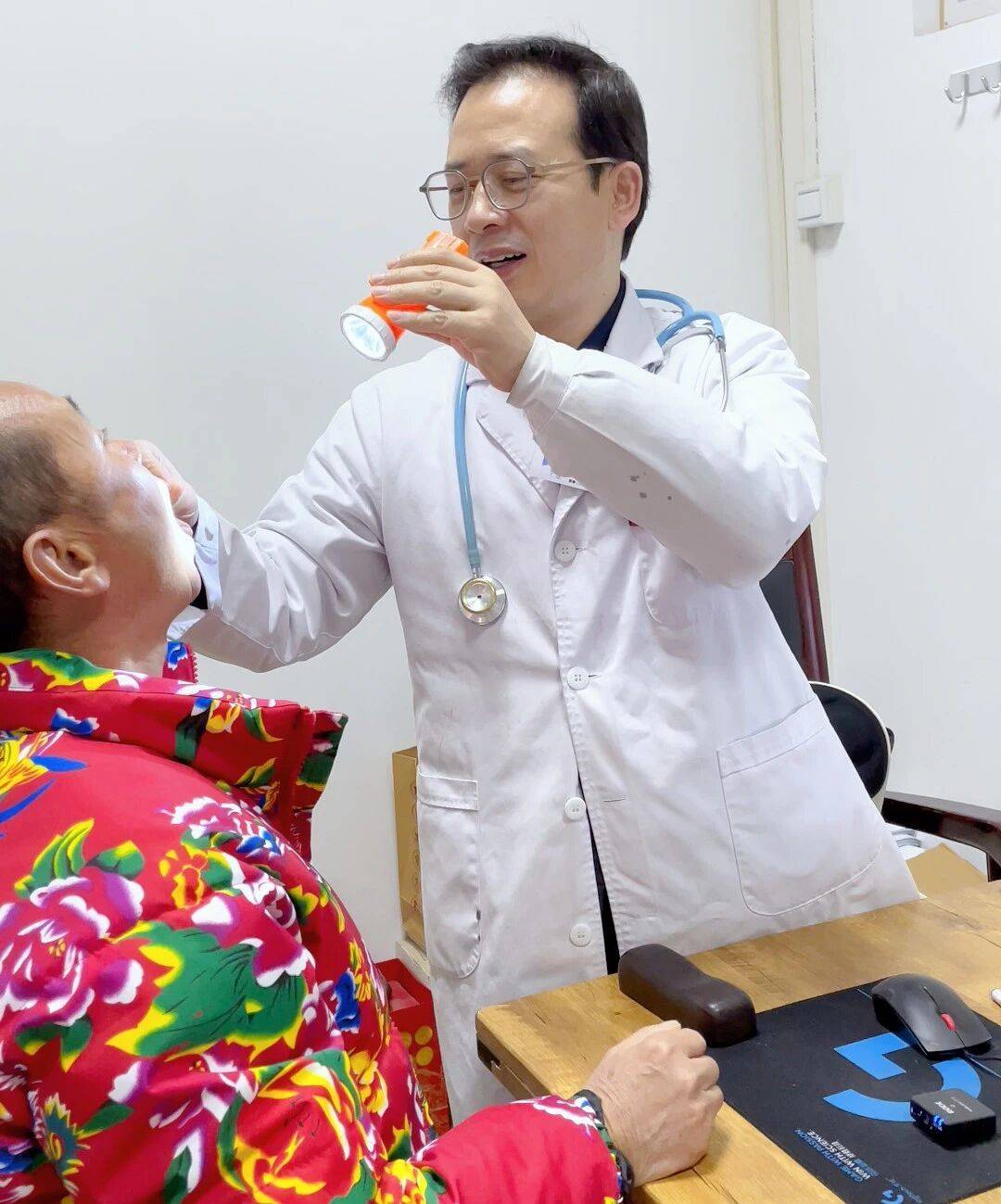  四川省岐黄学者余德海：患者口中的&ldquo;余咳嗽&rdquo;，是最高赞誉 | 名医堂 