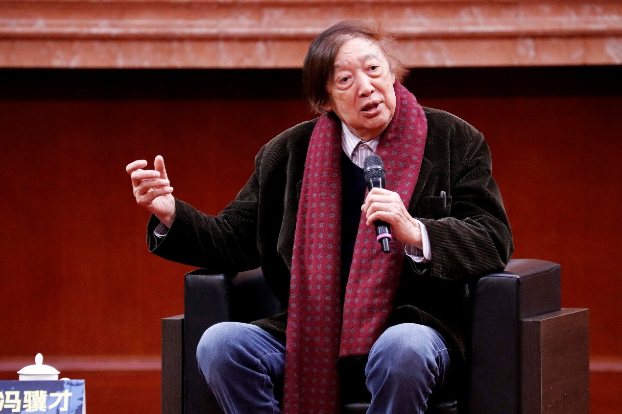 “五大道像一条河流，我的生命更像一条清流”