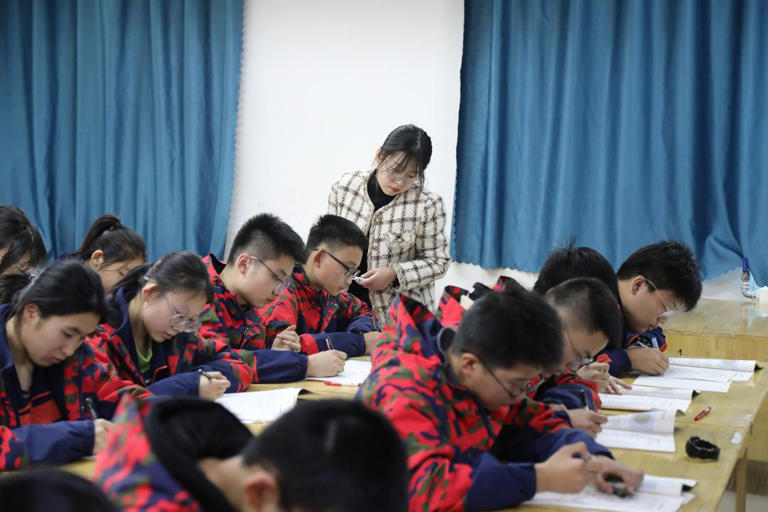 普通高中与职业学校的“双向门”打开之后，3299名学生的“二次选择”