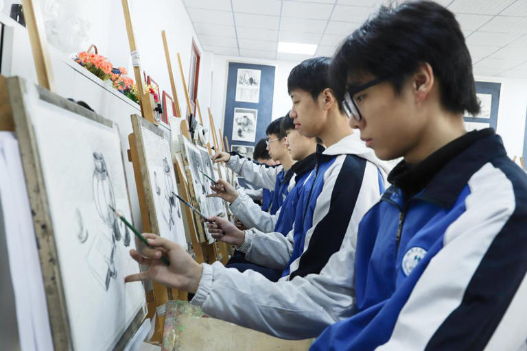 普通高中与职业学校的“双向门”打开之后，3299名学生的“二次选择”