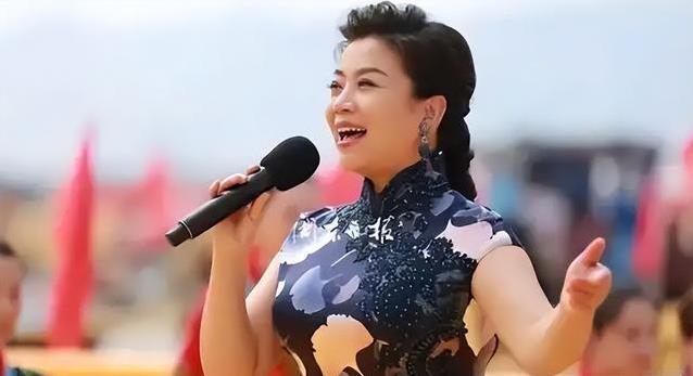 张也27次登春晚却选择不婚，56岁活得比谁都自在