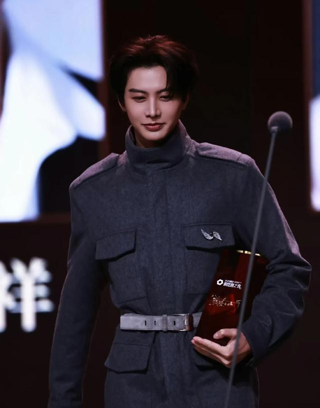 这四位长相帅出天际，却输在“个头太矮”，何健麒刘萧旭均在其中