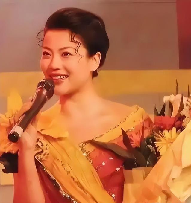 张也27次登春晚却选择不婚，56岁活得比谁都自在