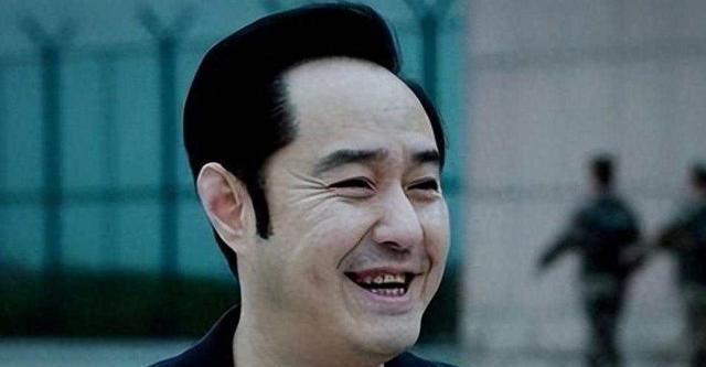 冯雷被误认单身十年，婚纱照曝光引热议，低调婚姻藏秘密